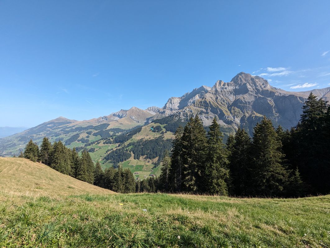 Schick die Familie auf die Alp und dreh 'ne Runde zum Hahnemoos-Pass