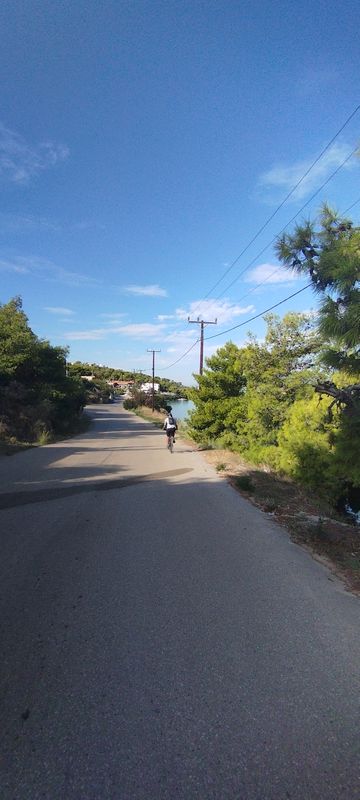 Ο γύρος της Δυτικής Σαλαμίνας με φίλο και επαγγελματία ποδηλάτη