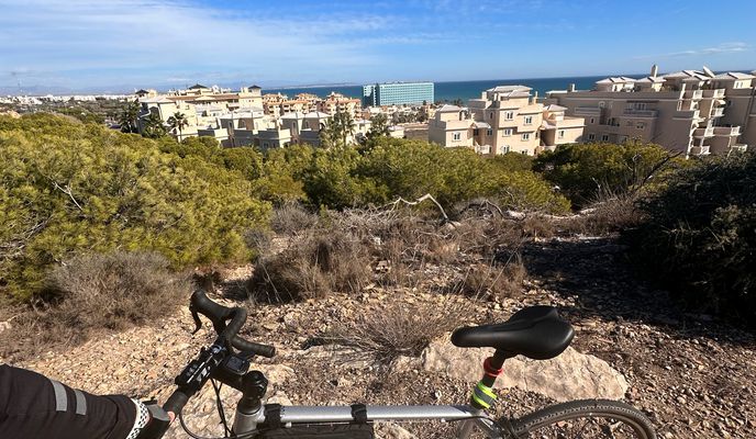 Photo 1 de l’itinéraire Bikemap « Calle de Joaquín Chapaprieta, 142, Торревьеха до Calle de Joaquín Chapaprieta, 137, Торревьеха »