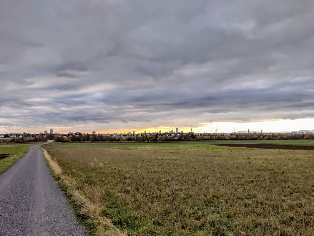 Leobendorf Bahnhof - Burg Kreuzenstein Umrundung - Wien Nord EuroVelo Einfahrt